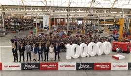 Himoinsa employees celebrate production milestone
