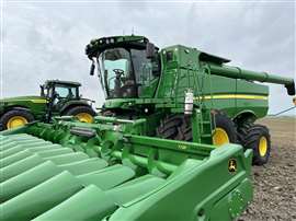 John Deere combine