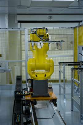 An automated robot used in Watt's 3-D printing process.