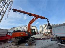 ZX350LC-7 CTA on a worksite in Vienna, Austria