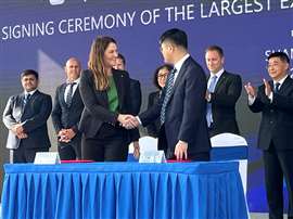 XCMG and Fortescue signed a deal at Bauma China