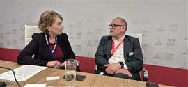 Becky Schultz de Power Progress s'entretient avec Bert van Hasselt à la Bauma 2025