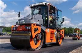Foto mostrando o rolo compressor tandem elétrico a bateria HX 70e VV-S lançado pela Hamm. (Foto: Hamm)