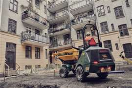 Foto des elektrischen Baustellenkippers HG E3000 im Einsatz auf der Baustelle. (Foto: HG)