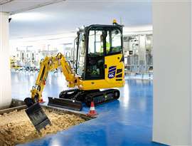 Der elektrische Minibagger PC20E-6 von Komatsu im Inneneinsatz. (Bild: Komatsu)