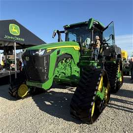 Trator John Deere 8RX na Farm Progress 2025