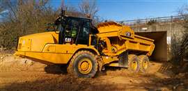 Der knickgelenkte Muldenkipper 730 EJ von Cat ist Teil der aktualisierten ADT-Reihe (Bild mit freundlicher Genehmigung von Caterpillar)