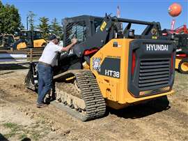 现代CT38紧凑型履带装载机