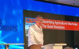 Julian Buckey, editor de Power Progress International, anfitrión de la mesa redonda en Agritechnica 2023