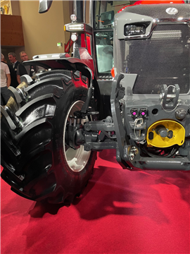L'essieu Carraro 20.25SI sur le tracteur Lintrac 160 LDrive