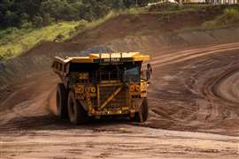 巴西布鲁库图矿的卡特彼勒无人驾驶卡车