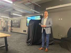 David Carson, Vizepräsident von Daimler Truck North America, bei der Präsentation des Gen-6-Motors in Detroit