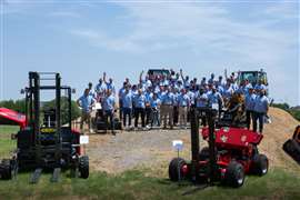 合影；Rehlko Demo Days 2026 的与会者