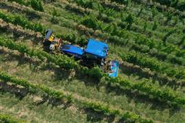 New Holland Intelligent Power Flow Management System adjusts distribution of electric current between tractor and tools