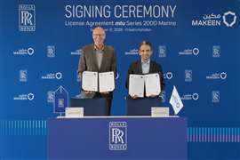 Andreas Görtz (left) and Fawaz Al-Thubaiti, CEO of MAKEEN at signing of licensing agreement