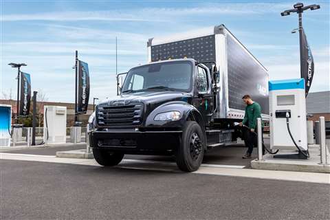 Freightliner eM2